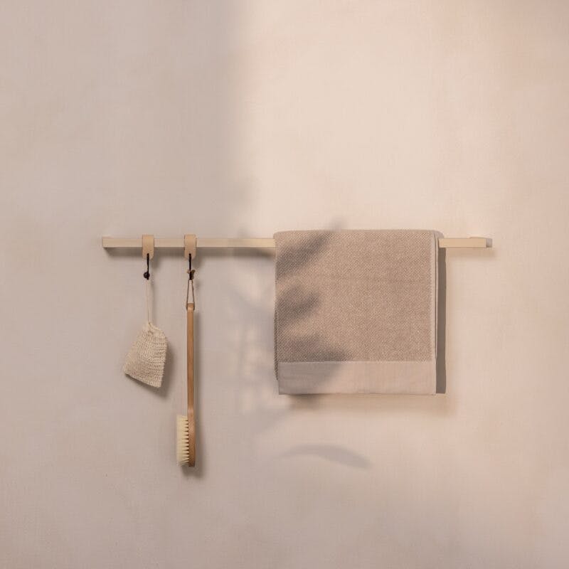 Metallbude Vana Handtuchhalter aus Metall in Cashew - Wohnbeispiel