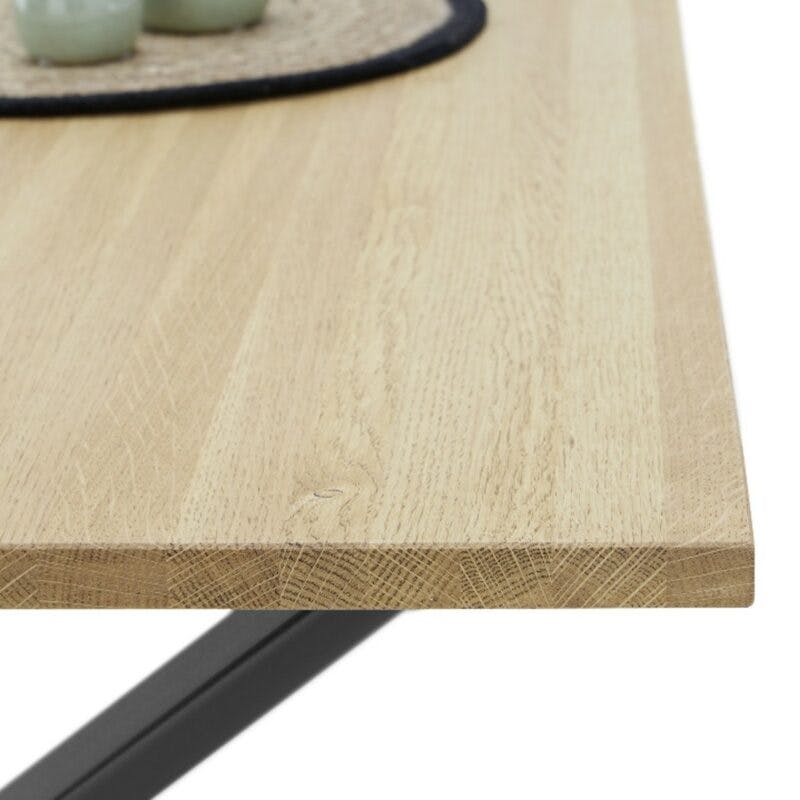 Trendstore Cerrin Couchtisch mit Tischplatte aus massiver Eiche und Metallgestell - Detail Tischplatte