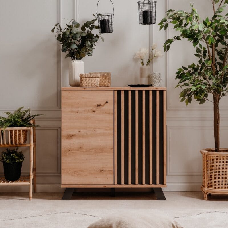 Liadomo Sideboard mit 2 Türen in Eiche Artisan Nachbildung mit Abs. Dekor anthrazit - Wohnbeispiel