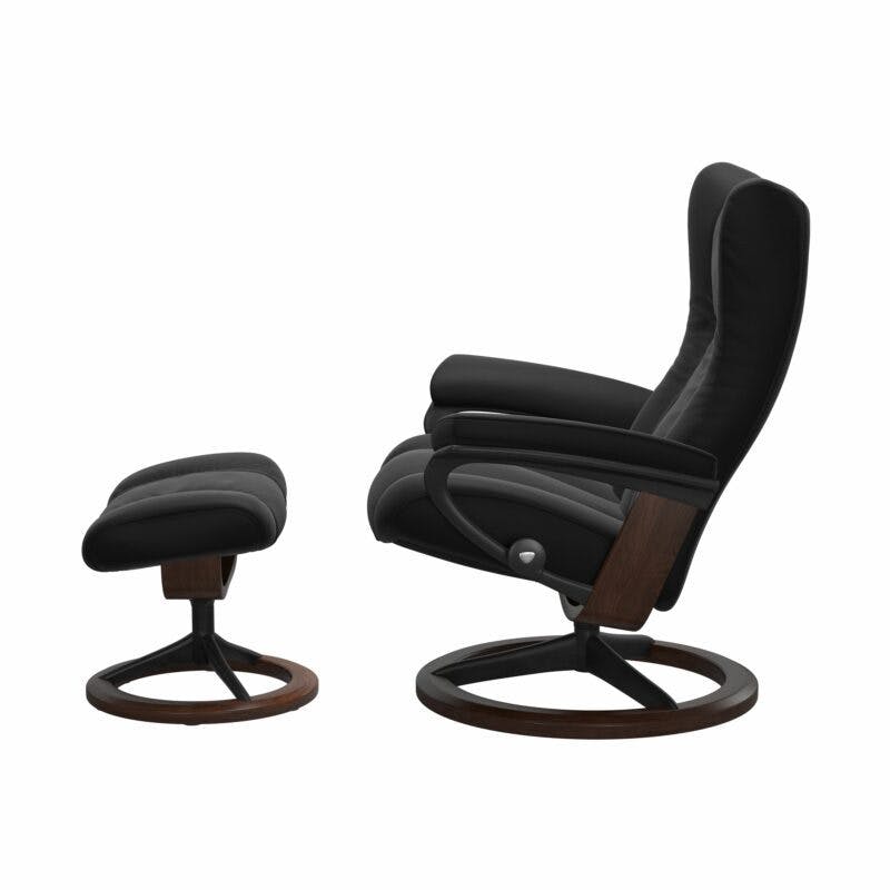 Stressless Wing Sessel mit Hocker in Leder Paloma Black - Gestell Braun und schwarzes Metall, Seitenansicht