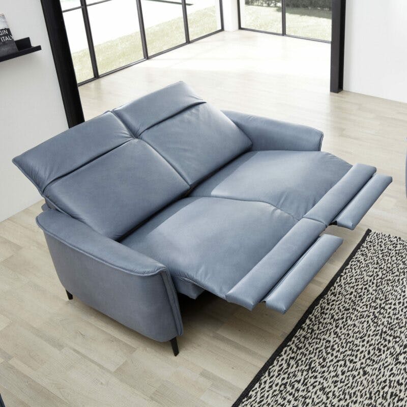 Akador Bolivien Sofa 2,5-Sitzer groß in Leder dunkelblau - TV Funktion links und rechts