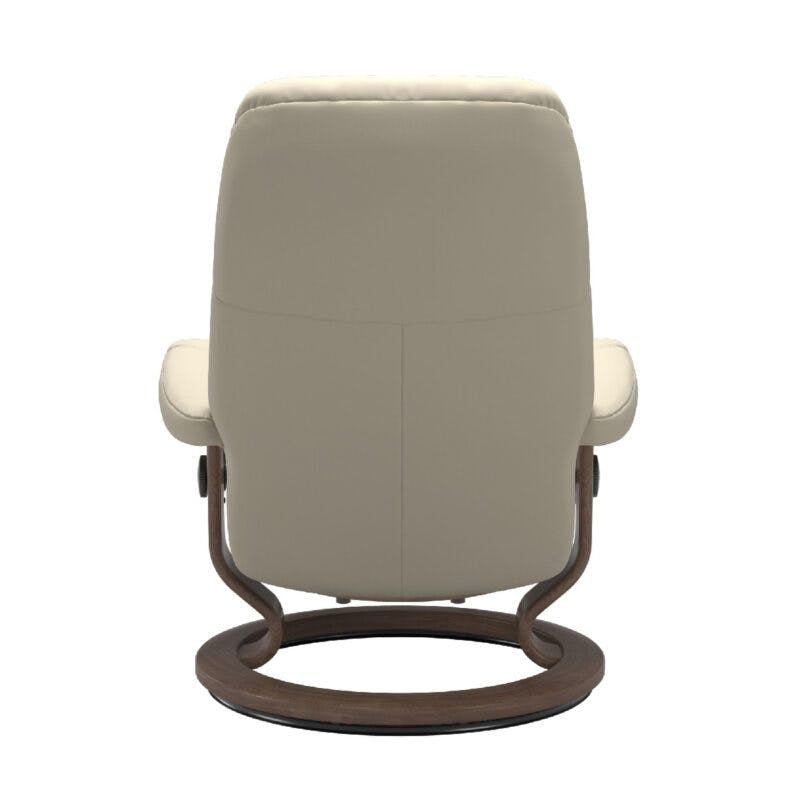 Stressless Consul Classic Sessel mit Lederbezug Batick Cream und Gestell in Holzfarbe Walnuss – Rückansicht