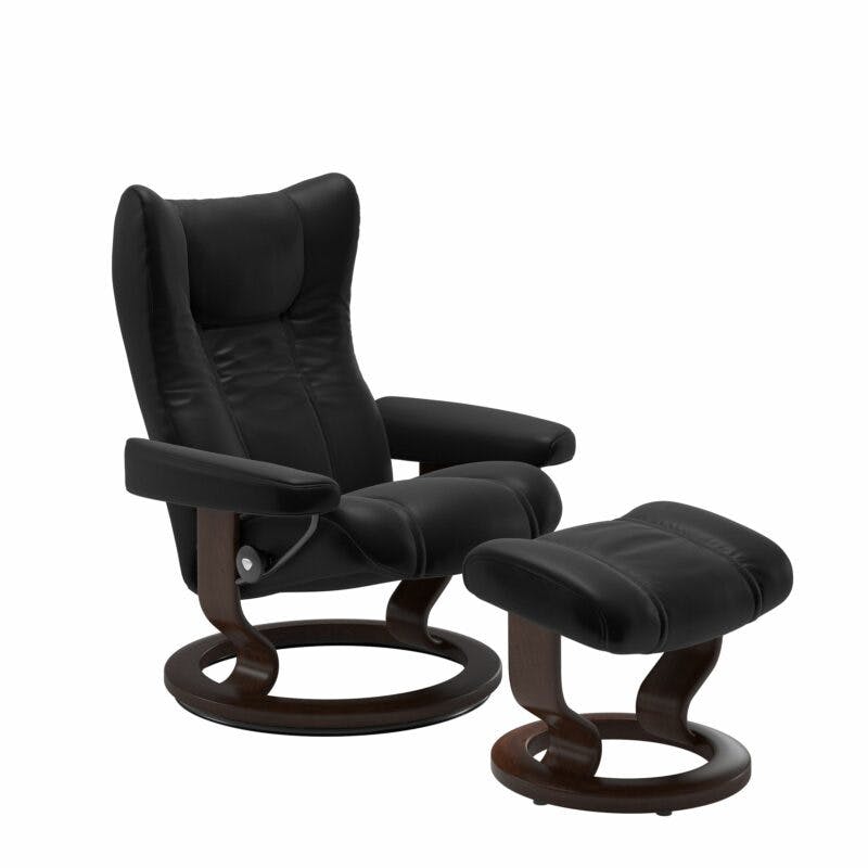 Stressless Wing Sessel Classic mit Hocker – Leder Batick Black und Untergestell Farbe Braun
