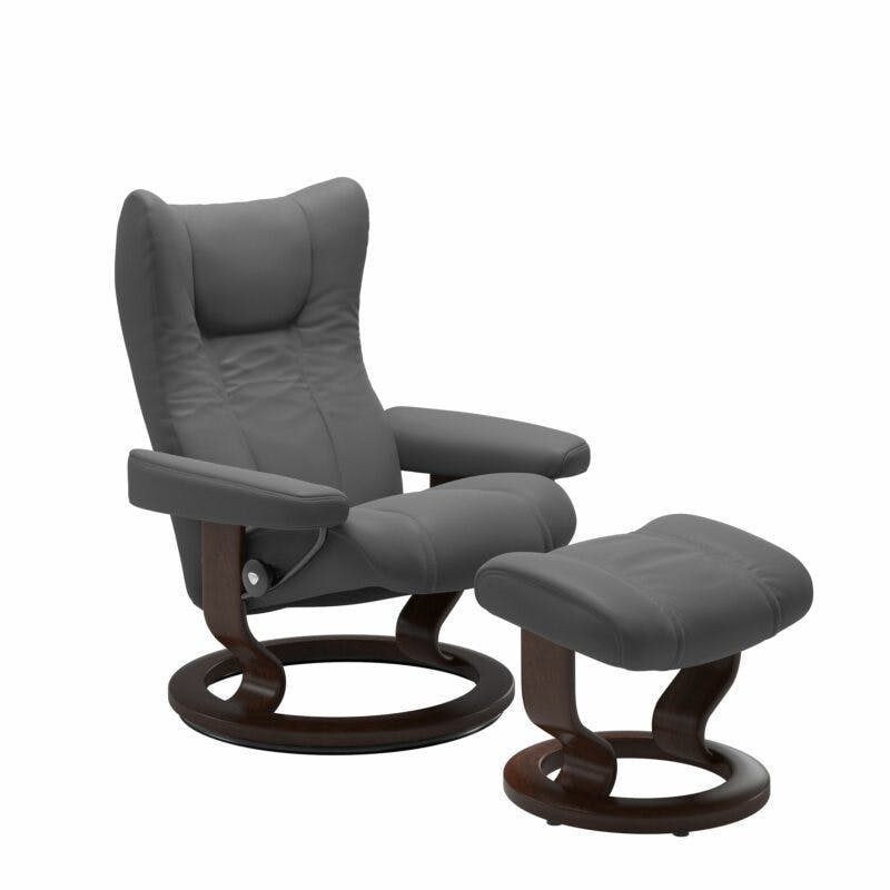 Stressless Wing Sessel Classic mit Hocker – Leder Batick Grey und Untergestell Farbe Braun