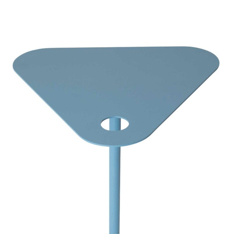 WK Wohnen 9301 Beistelltisch in der Farbe Pastellblau mit Detailansicht Tischplatte und Fuß