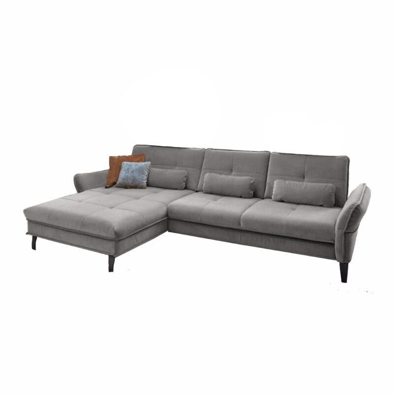 Couchliebe Key West Sofa mit Bezug in Silver und Ottomane links in seitlicher Ansicht