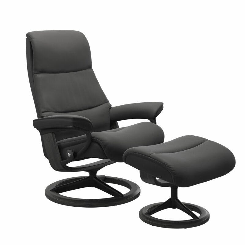 Stressless View Sessel mit Hocker und Lederbezug Paloma Rock mit Signature Untergestell Mattschwarz – Holzfarbe Grau