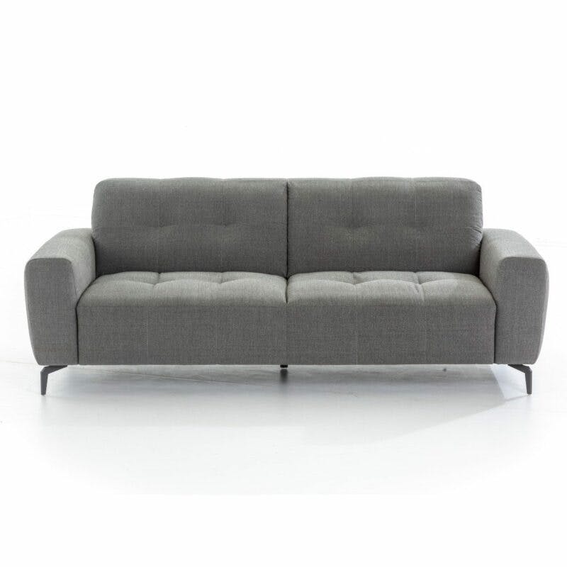 Willi Schillig Wilson 3-Sitzer Sofa mit Textilbezug in Schwarz-Weiß und Metallfüßen in Schwarz in frontaler Ansicht.