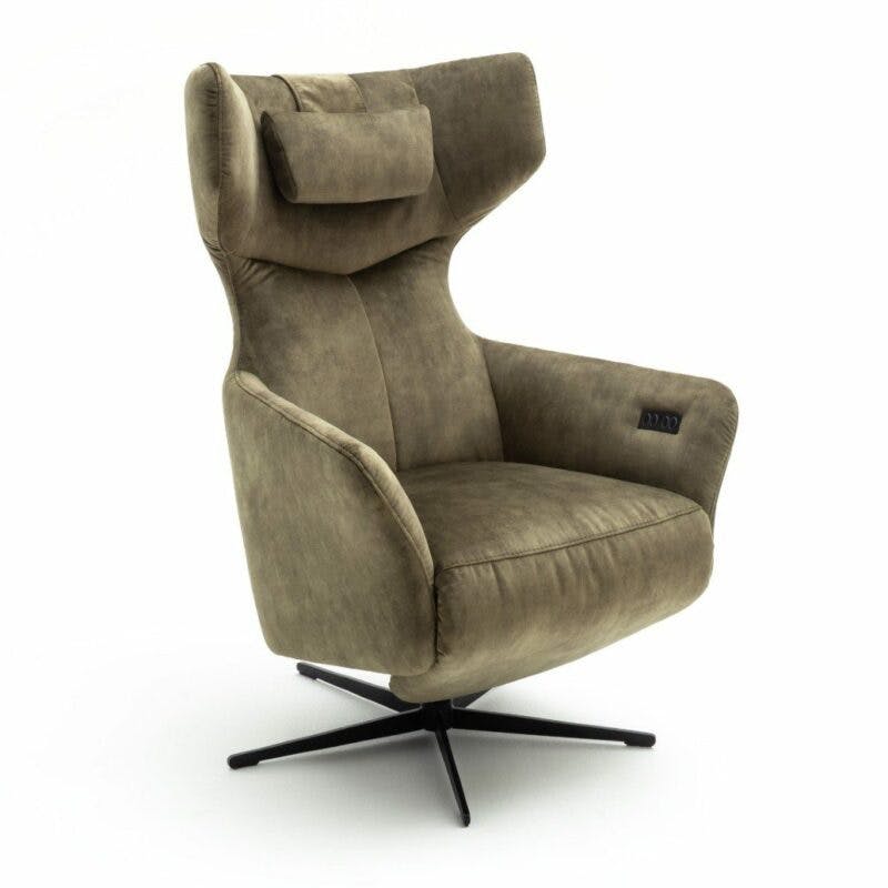 Contur Einrichten Noto Relax II motorisch verstellbarer Sessel mit Veloursbezug in Moosgrün und Kopfstütze als Freisteller.