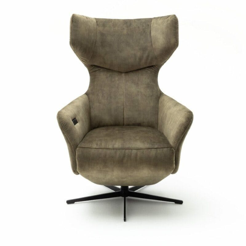 Contur Einrichten Noto Relax II motorisch verstellbarer Sessel mit Veloursbezug in Moosgrün in frontaler Ansicht.