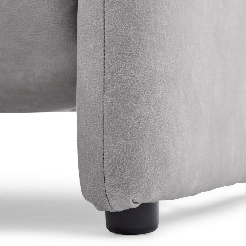 Calizza Interiors Topas Relaxsessel in Bezug Bulus Silber mit bodentiefen Armlehnen und Kunststofffüßen.