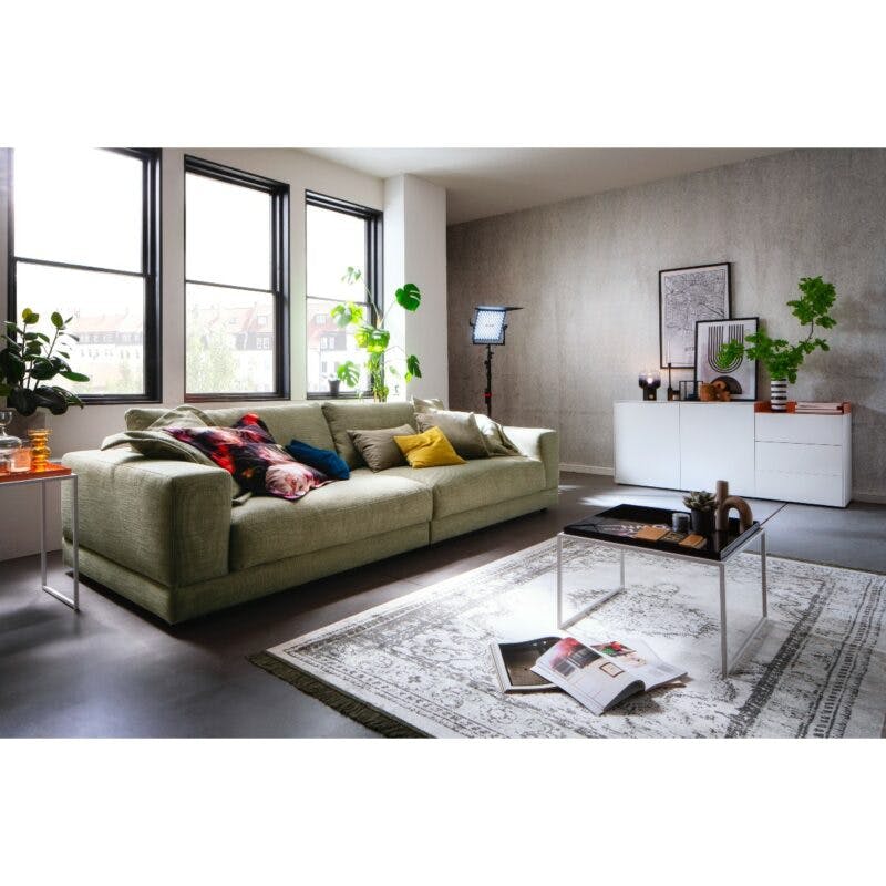 Raum.Freunde Juni 3-Sitzer Sofa mit Bezug aus Flachgewebe in Lindgrün - Wohnbeispiel