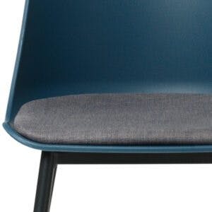 Trendstore Whistler Stuhl mit dunkelblauer Kunststoffschale, grauem Sitzpolster und schwarzem Metallgestell.