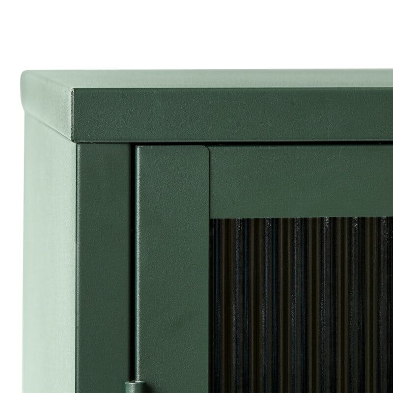 Trendstore Undine Sideboard aus grünem Metall mit Glaseinsatz - Detail