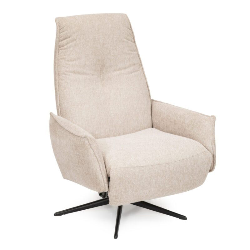 Erenik Sessel in Bezug Brego beige mit manueller Relaxfunktion.