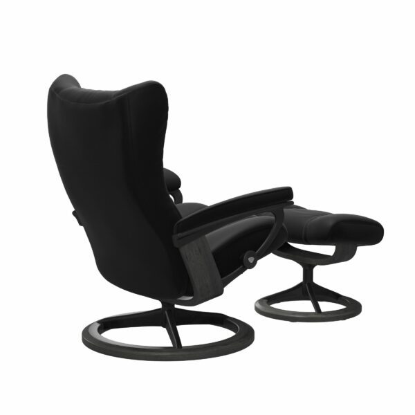 Stressless Wing Sessel mit Hocker in Leder Paloma Black - Gestell Grau und schwarzes Metall, von hinten