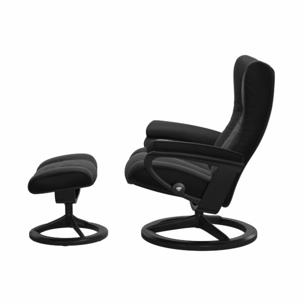 Stressless Wing Sessel mit Hocker in Leder Paloma Black - Gestell Schwarz und schwarzes Metall, Seitenansicht