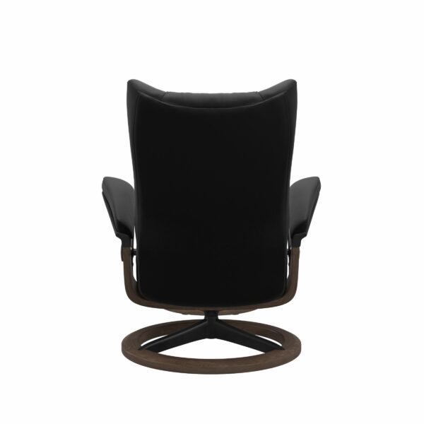 Stressless Wing Sessel mit Hocker in Leder Paloma Black - Gestell Walnuss und schwarzes Metall, von hinten