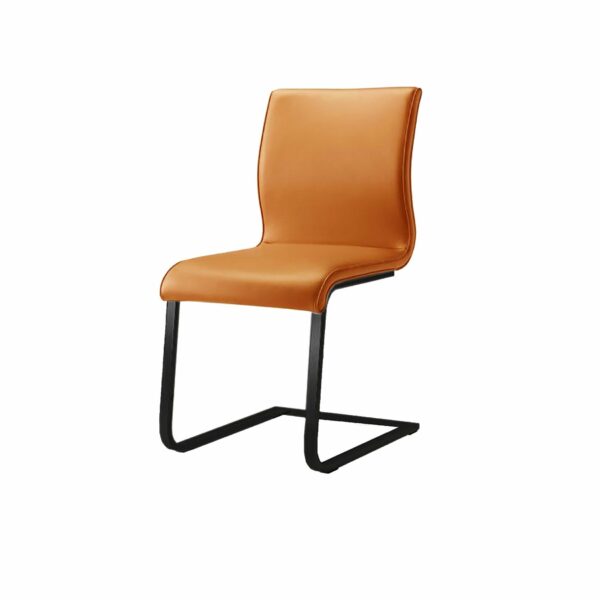 Team 7 Magnum Freischwinger Stuhl mit Bezug aus Leder in Orange als Freisteller.