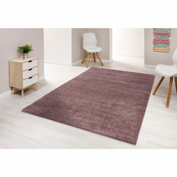 Astra „Savona 180“ Teppich in der Farbe Aubergine – Wohnbeispiel