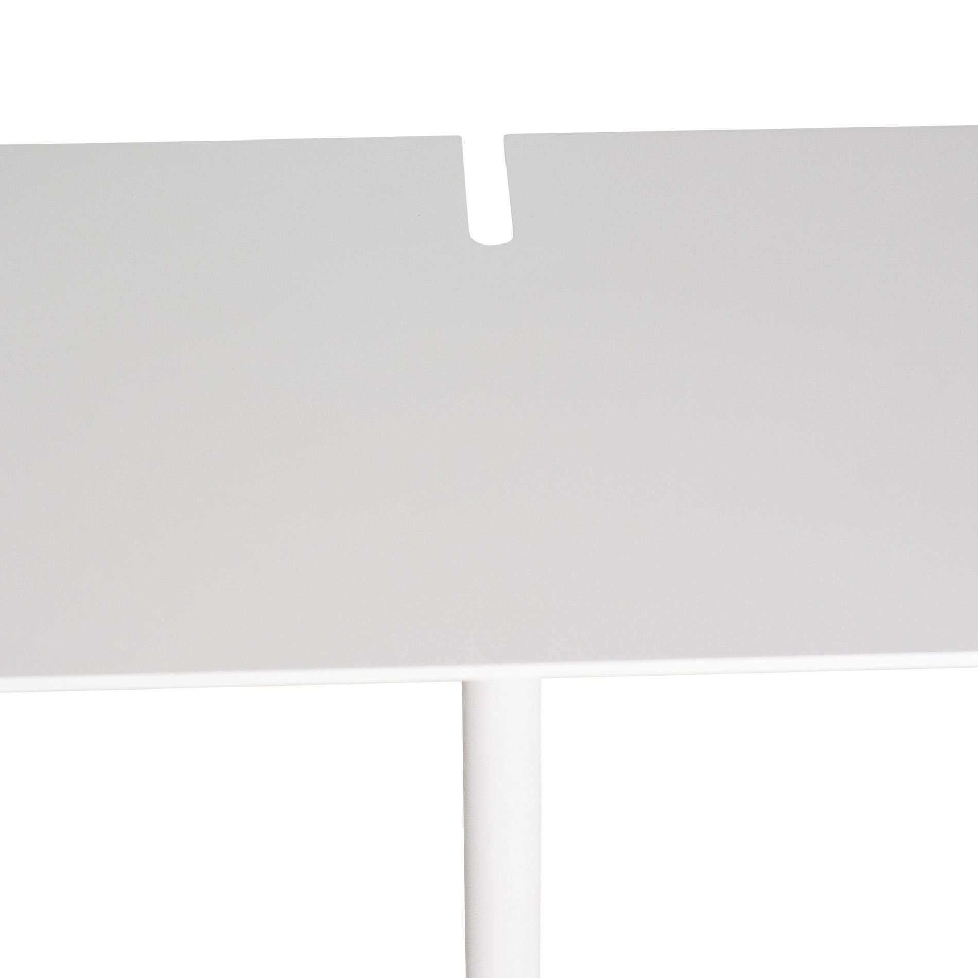 WK Wohnen Edition 9302 Beistelltisch aus Metall in Weiß zeigt Tischplatte im Detail 2.
