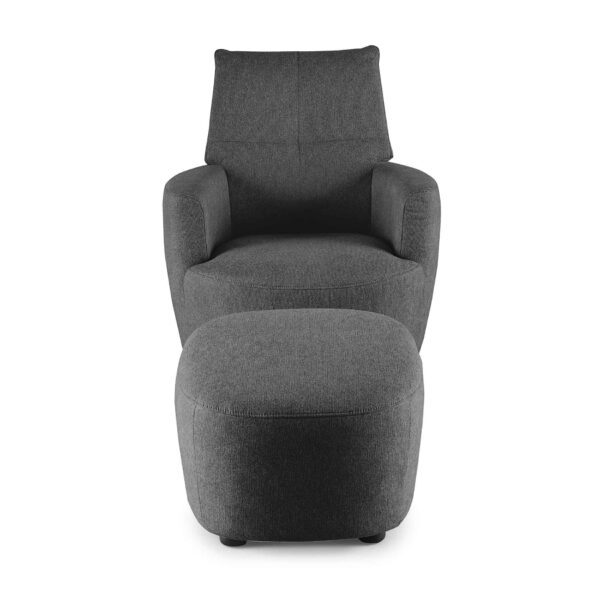 set one by Musterring Sessel SO 1450 mit Hocker in graphite grey Frontansicht