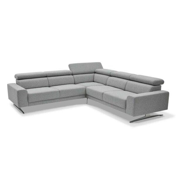 Musterring 4510 Sofa mit Bezug in Light Grey zeigt Kopfteilverstellung.
