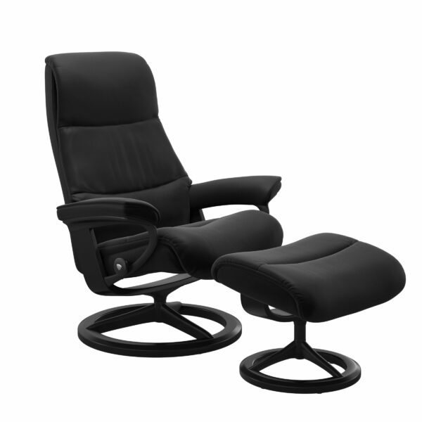 Stressless View Sessel mit Hocker und Lederbezug Paloma Black mit Signature Untergestell Mattschwarz – Holzfarbe Schwarz