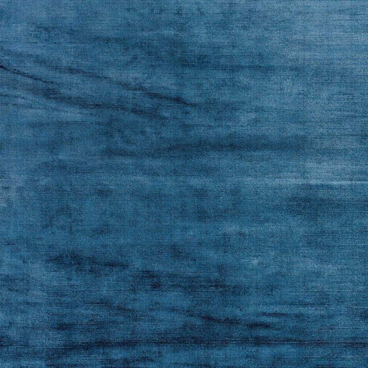 JOOP! Soft Teppich in Blau als Detailansicht.