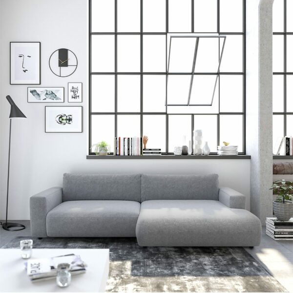 Gallery M branded by Musterring Lucia Sofa in Bezug Ravello silver und Ottomane rechts