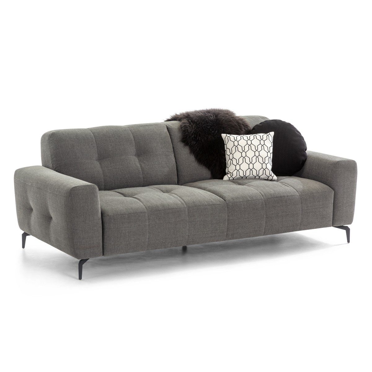 Willi Schillig Wilson 3-Sitzer Sofa mit Textilbezug in Schwarz-Weiß und Metallfüßen in Schwarz als Freisteller.