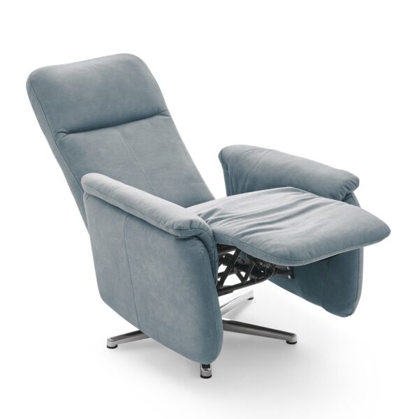 Calizza Interiors Olivin Relaxsessel in Bulus 16 Steel in Relaxposition.