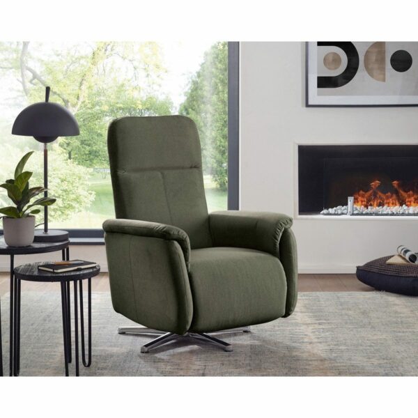 Calizza Interiors Olivin Relaxsessel in Eco Soil 156 Forest als Wohnbeispiel.