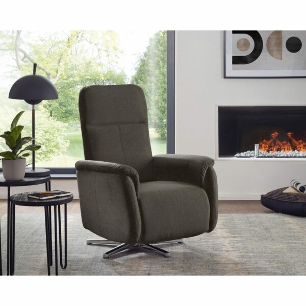 Calizza Interiors Olivin Relaxsessel in Eco Soil 68 Mocca als Wohnbeispiel.