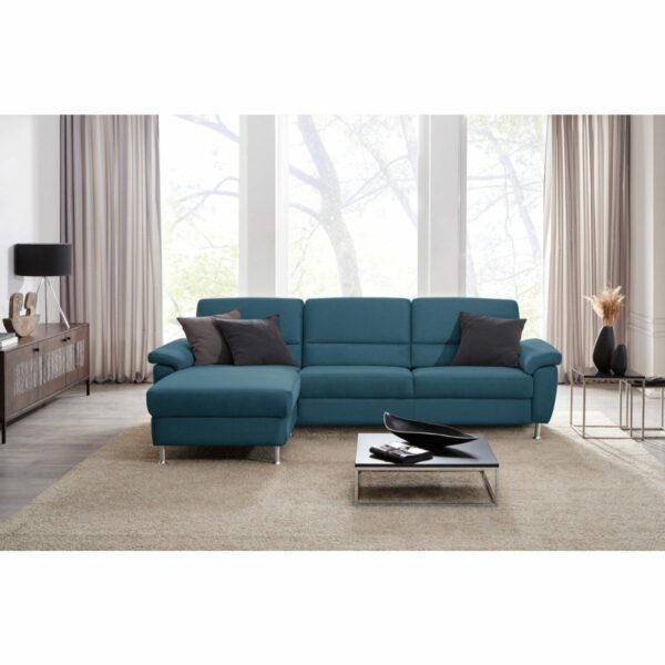Calizza interiors Onyx Sofa mit Bezug multiCOLOR Nachtblau und Ottomane links - Wohnbeispiel