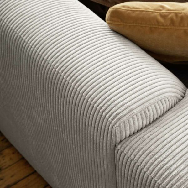Raum.Freunde Laja 3-Sitzer-Sofa mit Bezug aus Cord in Graubeige Detailansicht