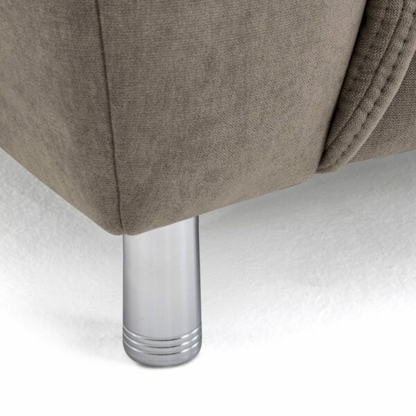 Calizza Interiors Jade Sofa mit Bezug Flachgewebe Eco-Soil 12 cappuccino – Detail Fuß