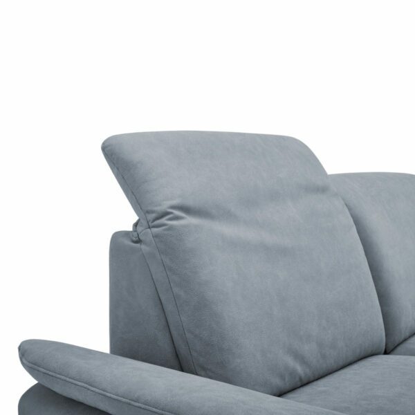 Calizza Interiors Nell Sofa mit Bezug Microfaser Bulus 16 steel – Detail Kopfstütze