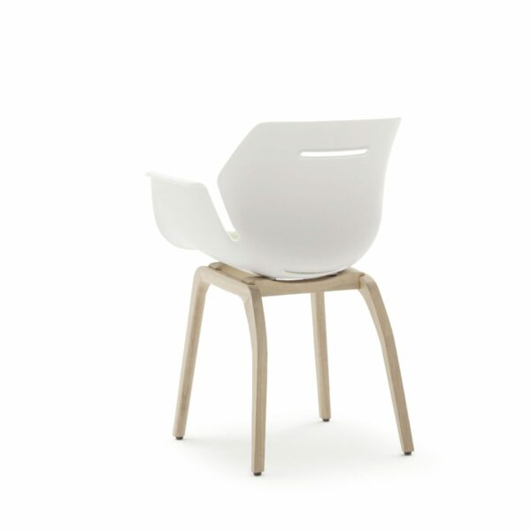 Raum.Freunde Tooon Stuhl mit Armlehnen, Sitzschale in Kunststoff weiß mit 4-Fuß-Gestell in Eiche.