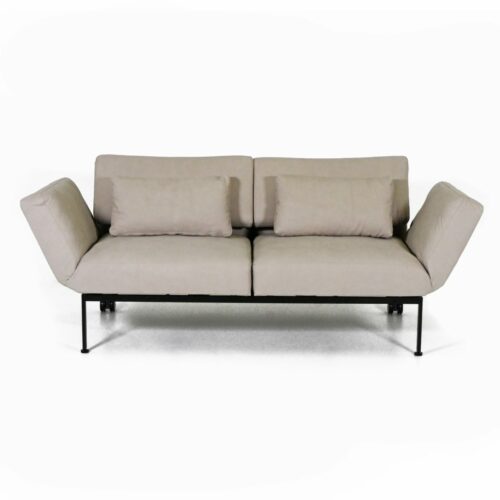 Brühl roro soft 2-sitzer Sofa inkl. 2 x Kissen in Sonderleder Beton-beige mit Gestell in Schwarz und Rollen.