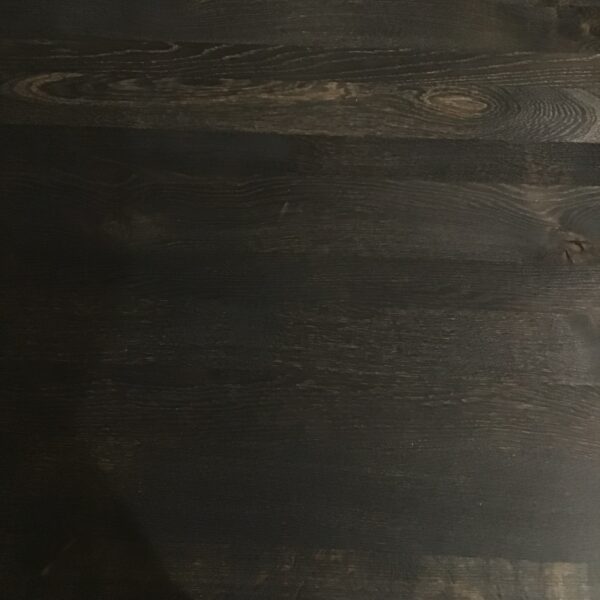 Musterring Helmond Esstisch in Wildeiche Moor Tischplatte im Detail